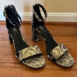 Never Worn! NEW Kensie Gold and Black Heels!!
